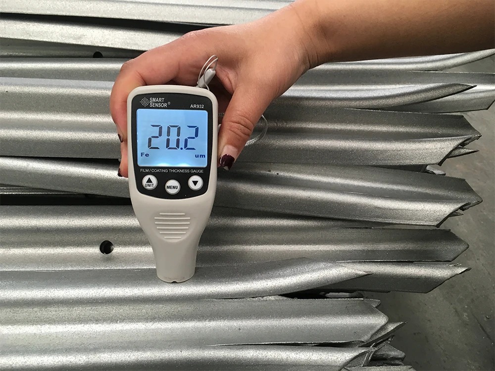 Coating thickness inspection on a steel palisade pale