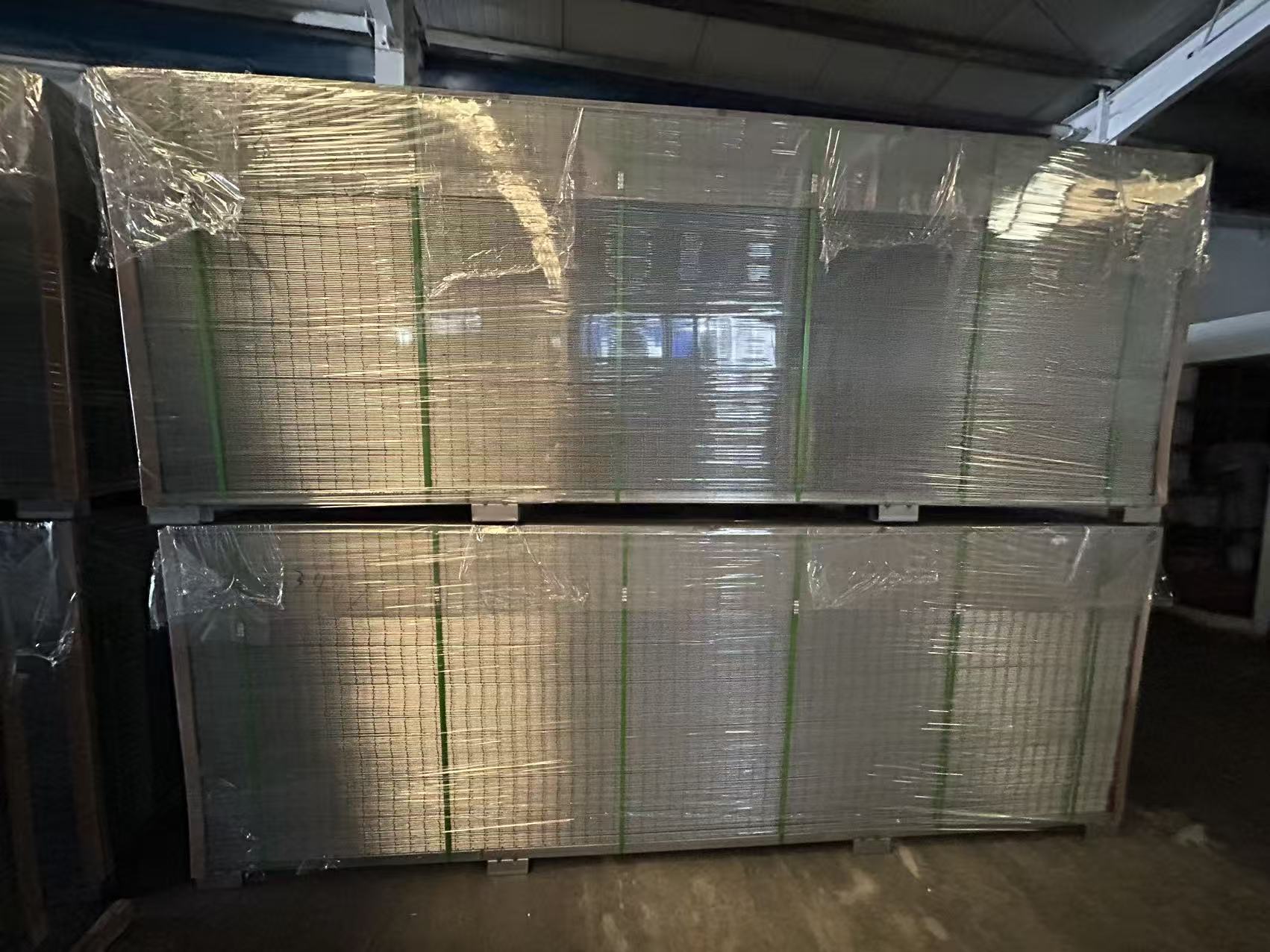 Welded mesh fence panels wrapped and strapped on export pallets